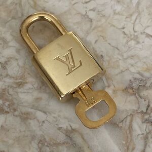 AUTHENTIC Louis Vuitton Padlock & Key #319